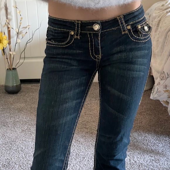 LA IDOL Jeans with stitching and embellishments. - Picture 2 of 8